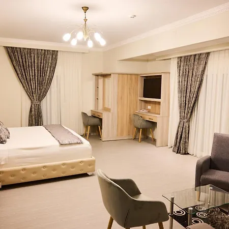 Aparthotel Famissi 5 4*