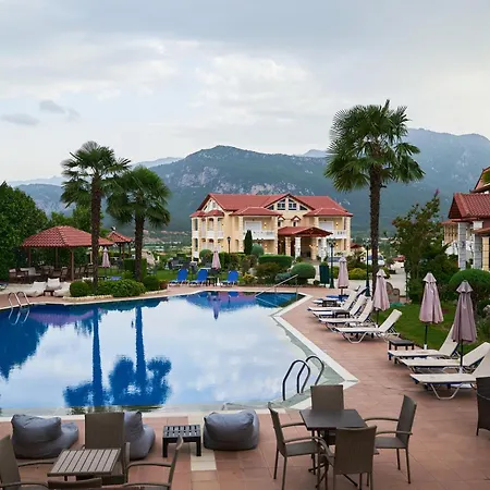 Aparthotel Famissi 5