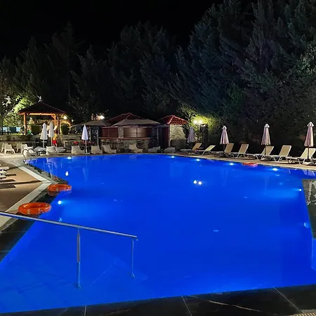 Aparthotel Famissi 5