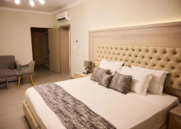 Aparthotel Famissi 5