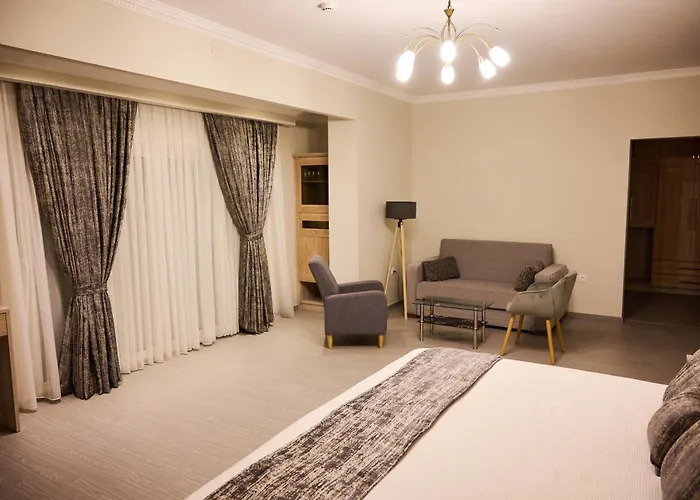 Aparthotel Famissi 5 4*