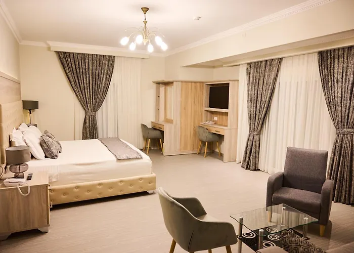 Aparthotel Famissi 5 4*