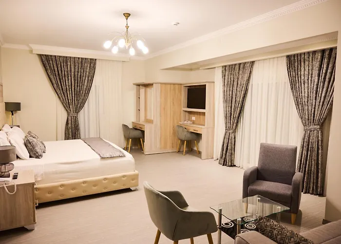 Aparthotel Famissi 5