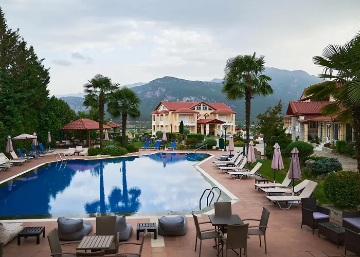 Aparthotel Famissi 5