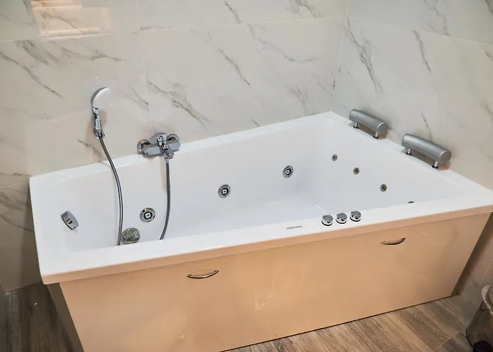 Aparthotel Famissi 5 4*