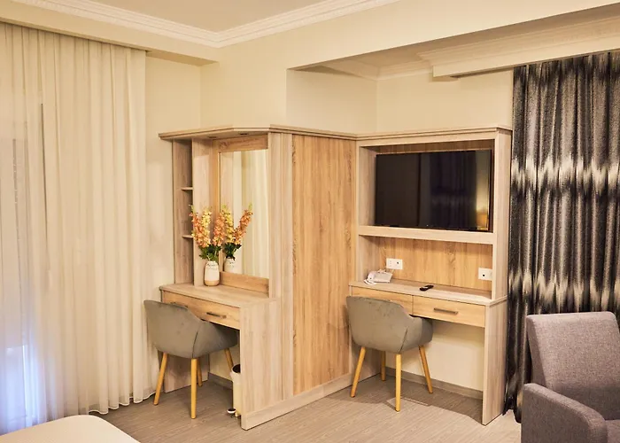 Aparthotel Famissi 5 4*