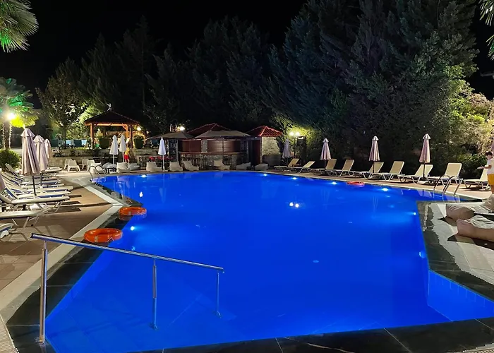 Aparthotel Famissi 5